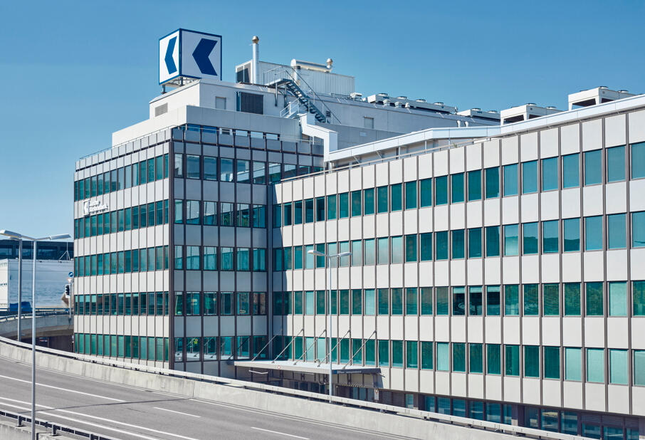 Zürcher Kantonalbank Neue Hard Zürich – Technikkanal und Stahlbau Aussenansicht der Zürcher Kantonalbank an der Neuen Hard in Zürich – Referenzprojekt für Technikkanal, Stahltragkonstruktion und Blechverkleidungen.
